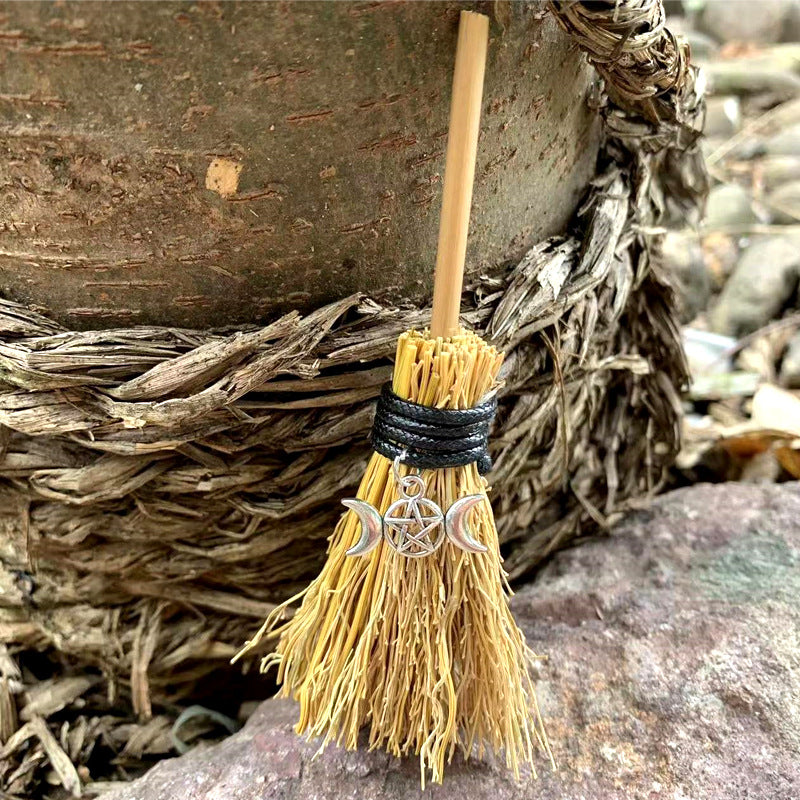 Wholesale  Car Pendant Mini Broom Pendant Pendant Handicraft